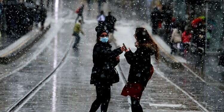 Residents in Jerusalem, Golan enjoy winter wonderland
