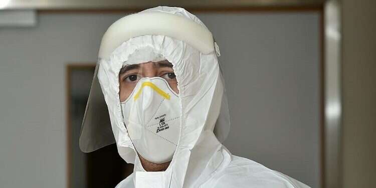 Arab nurse recites 'Shema' prayer to Jewish patient dying of COVID