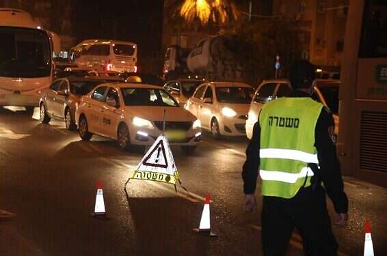 Police set up roadblocks as Israel enters Purim curfew