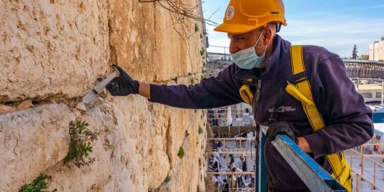 Western Wall undergoes annual pre-Passover checkup
