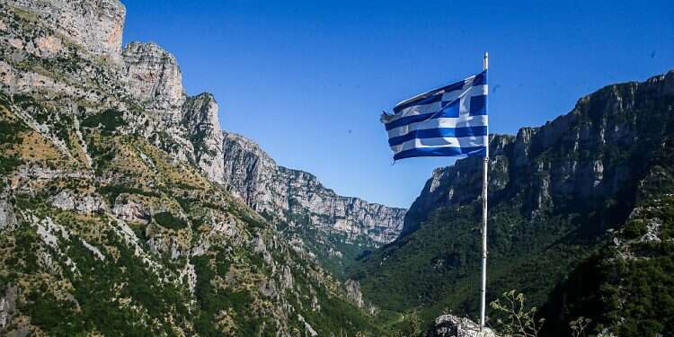 6.9 earthquake hits north-central Greece