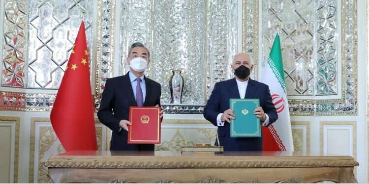 Chinese Foreign Minister Wang Yi and Iranian counterpart Mohammad Javad Zarif in Tehran, March 27, 2021
Iran, China sign strategic long-term cooperation agreement