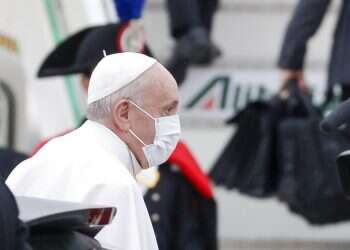 Pope Francis leaves Rome for tour of Iraq