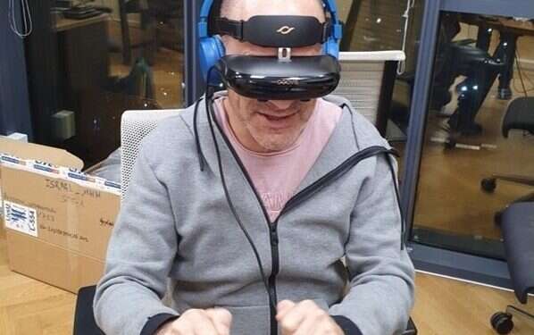 Dr. Gilad Litvin performs the training from Israel, using RSVP CorNeat Vision training surgeons remotely via 3D video