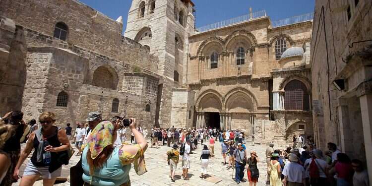 Cutting-edge tech takes a closer look at crosses cut into Holy Sepulchre walls