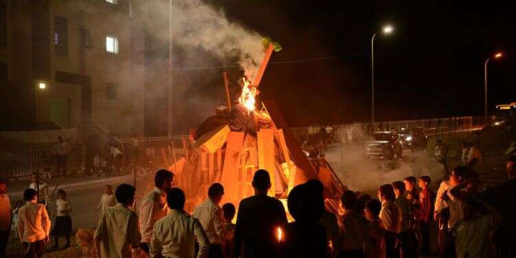 Jews, Muslims celebrate Lag B'Omer in Dubai, Tehran