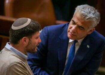 Smotrich says would sooner support Lapid-Bennett coalition than sit in gov't with Ra'am