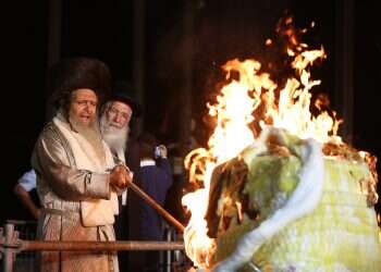 Citing a forecast heatwave, gov't restricts Lag B'Omer bonfires