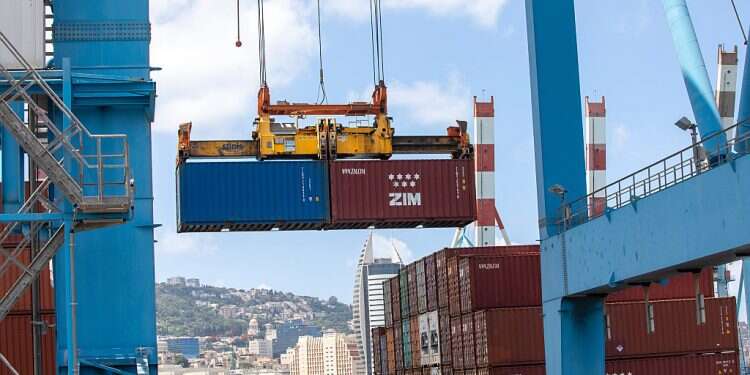 Palestinian TV greets released terrorist with 'pride, glory and elation'