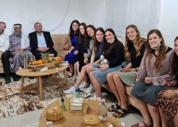 Amid tensions in Jerusalem, Jewish seminary students visit injured sheikh