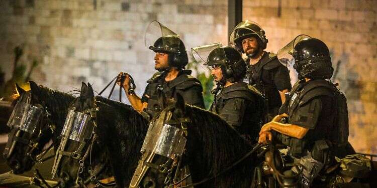 Israeli mounted police at the Damascus Gate in Jerusalem, April 19, 2021 Unrest in Jerusalem simmers as police chief urges calm, vows to restore order