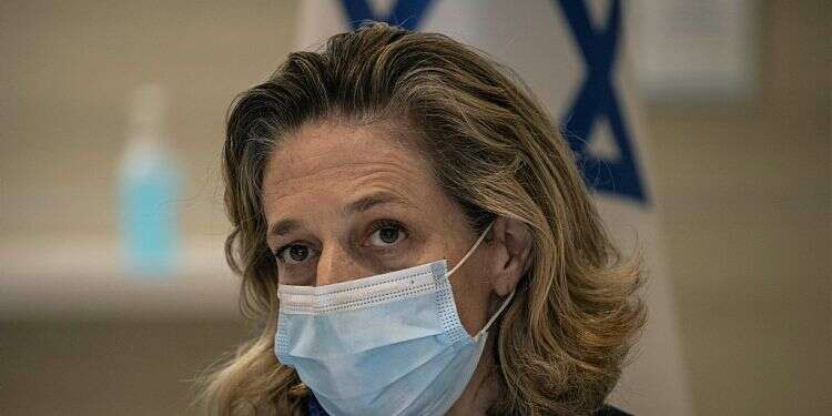 Director of the Health Ministry's Public Health Services department Dr Sharon Alroy-Preis attends a press conference at Ashkelon's Barzilai Medical Center, Jan. 28, 2021
Despite 0.5% infection rate, Health Ministry official warns virus 'still here'
