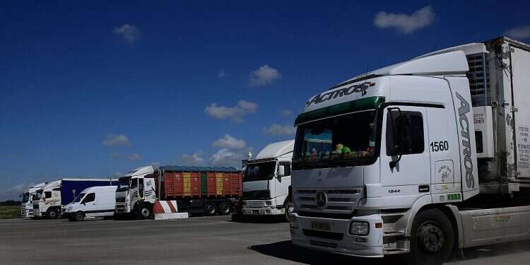 Israel resumes supply of humanitarian goods to Gaza