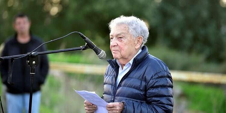 Holocaust survivor who led Yad Vashem memorial dies at 94