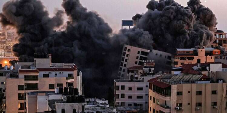 Hamas launches major salvo on Tel Aviv, suburbs after IDF eliminates 4 terror cells