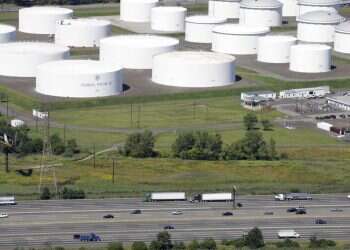 Cyberattack shuts down 'jugular vein' of US fuel pipeline