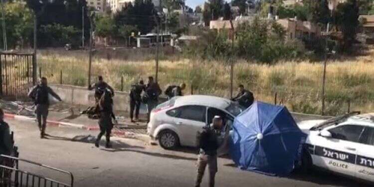 7 police officers wounded in east Jerusalem ramming attack