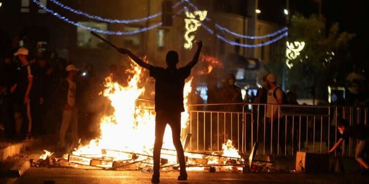 Jerusalem violence continues as Hamas threatens more rockets from Gaza