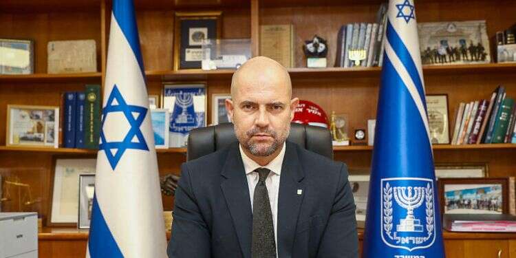 'If your conscience is clear, there's no reason to resign,' public security minister says