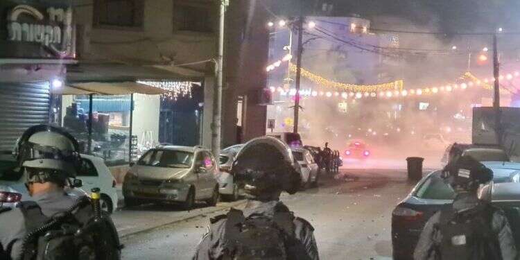 Unrest in Arab sector as rioters throw Molotov cocktails, rocks at passersby, police