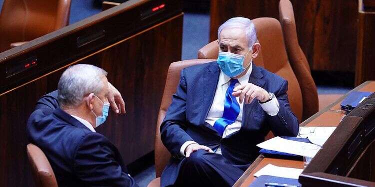 Netanyahu-Gantz partnership back on table, officials say