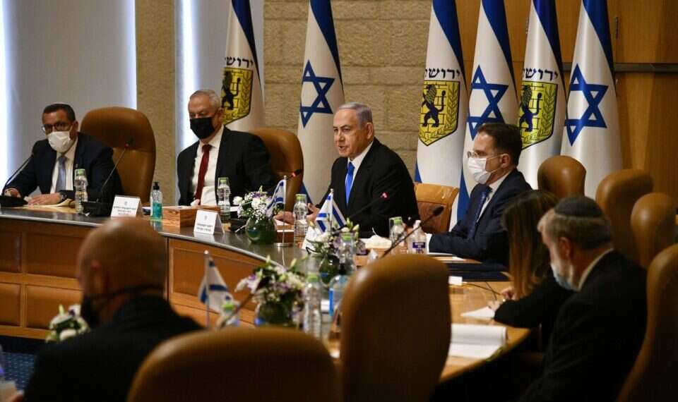 Netanyahu says Israel rejects pressure on Jerusalem, warns terrorists not to escalate