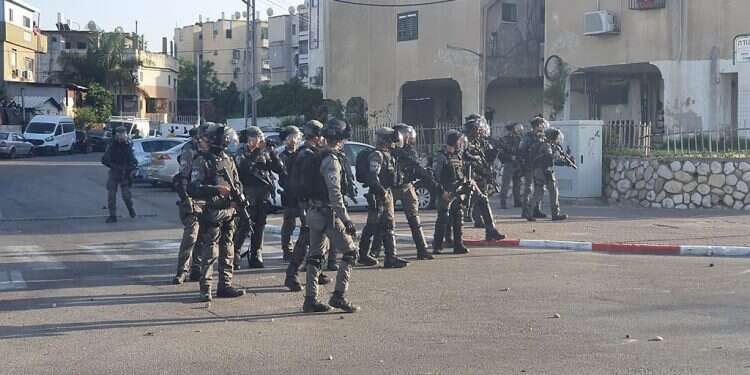 Police, Arab youth clash in Lod following death of protester