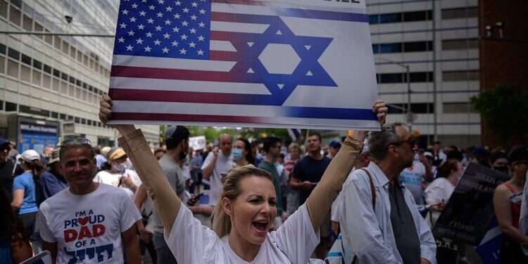 AJC survey highlights knowledge gaps among American, Israeli Jews