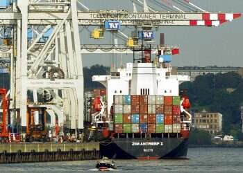 Pro-BDS group blocks Israeli ship from unloading in Oakland