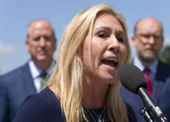 US representative apologizes for comparing safety masks, Holocaust