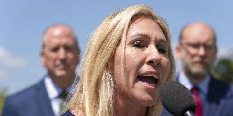 US representative apologizes for comparing safety masks, Holocaust