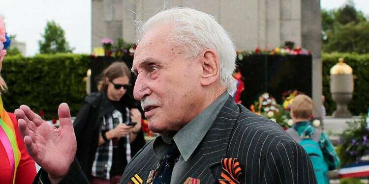 David Dushman David Dushman, last Auschwitz liberator, dies at 98