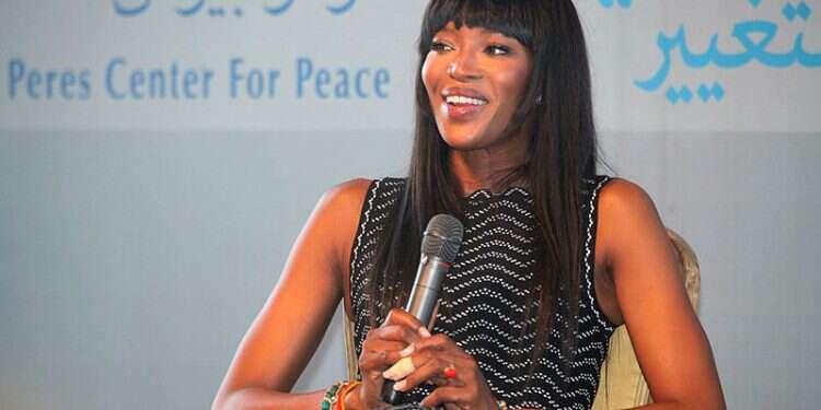 Supermodel Naomi Campbell honors passing of Lubavitcher Rebbe