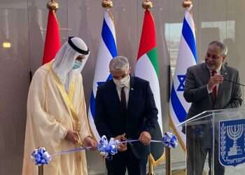 FM Lapid cuts ribbon at new Dubai consulate