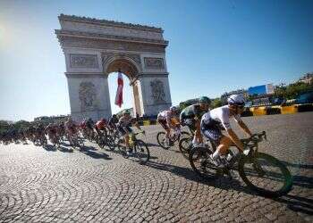 Crowds go wild as Israeli cyclists tackle Tour de France