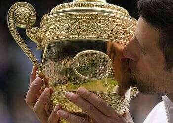 Djokovic wins Wimbledon to tie Federer, Nadal