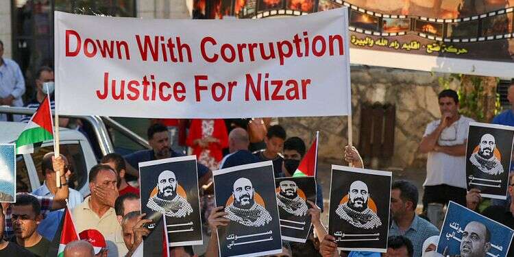 Palestinian protesters in Ramallah, July 17, 2021 PA engaging in 'criminal coverup' of political activist's death, family asserts