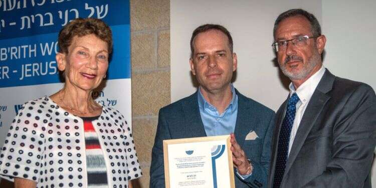 Israel Hayom reporter Dan Lavie awarded prestigious B'nai B'rith prize