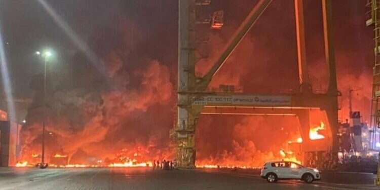 The fire raging at Jaber Ali Port in Dubai, July 7, 2021 | Screenshot Huge explosion rocks Dubai's Jabel Ali Port