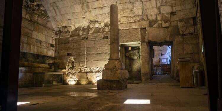 Magnificent 2,000-year-old 'city hall' unearthed near Western Wall