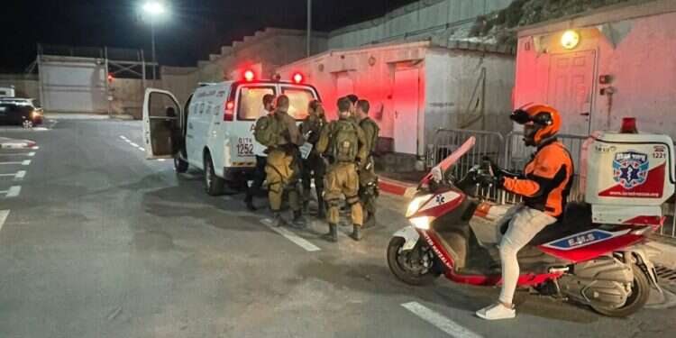 Border policeman injured in Samaria shooting, suspect apprehended 