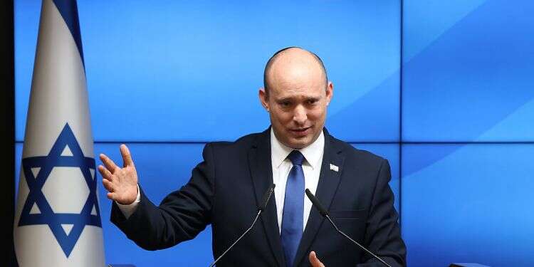 Bennett seeks to energize economy by slashing regulations