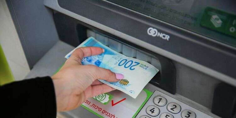 Show me the money: Israelis have no idea how much they spend every month