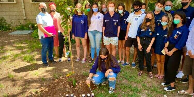 Future Jewish Agency emissaries plant tree in Israel to honor Argentina bombing victims