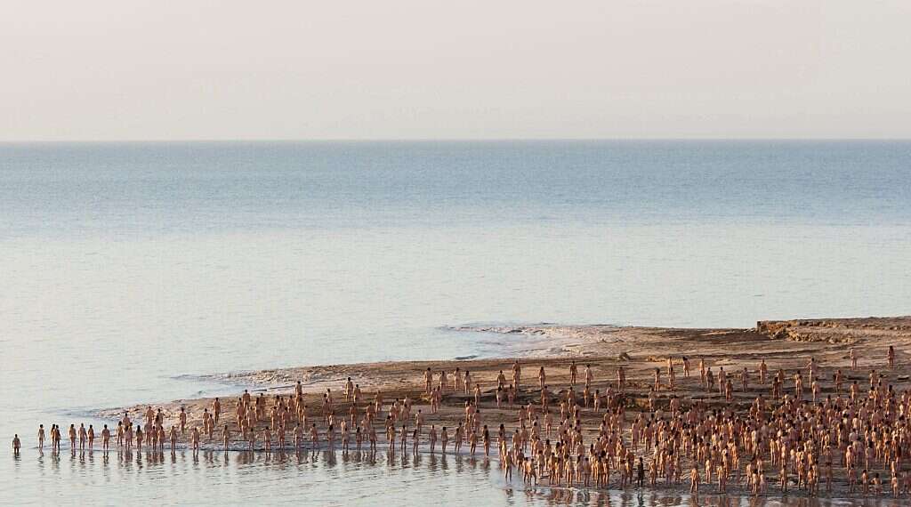 Spencer Tunick coming back to the Dead Sea www