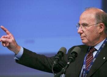 Finance minister taps ex-Bank of Israel chief to head economic cabinet