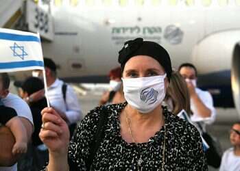 130 immigrants arrive in Israel from France