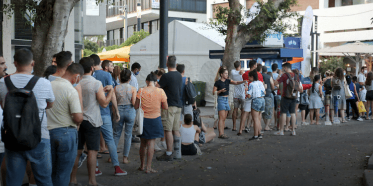 School year poised to start with 88,000 students, 4,200 teachers in quarantine