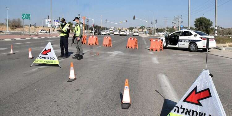 Police and Border Police check cars during a lockdown in early 2021 at a checkpoint south of Beersheba Poll: Most Israelis see lockdown as 'failure by government'