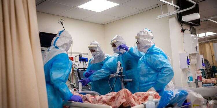 Israel passes grim milestone of 7,000 COVID deaths